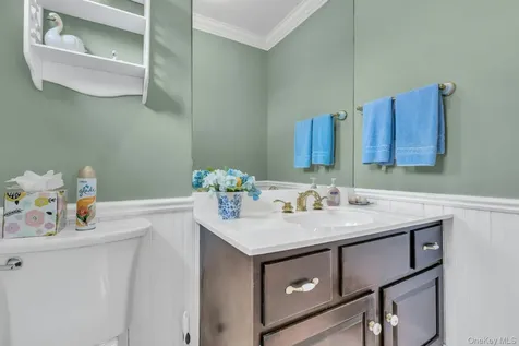 26 Oak Lane Hampton Bays NY 11946