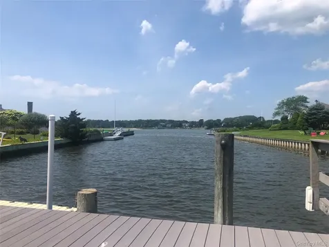 26 Oak Lane Hampton Bays NY 11946