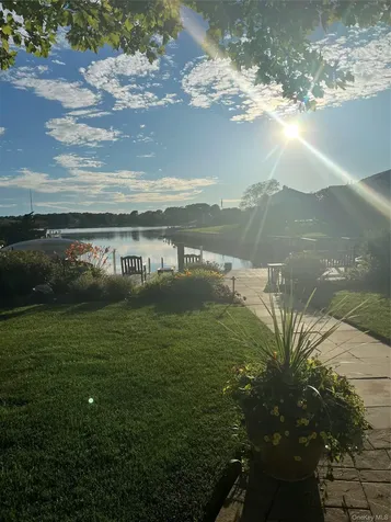 26 Oak Lane Hampton Bays NY 11946