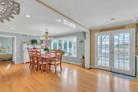 26 Oak Lane Hampton Bays NY 11946