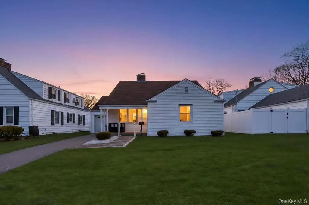 88 Krug Place Mineola NY 11501