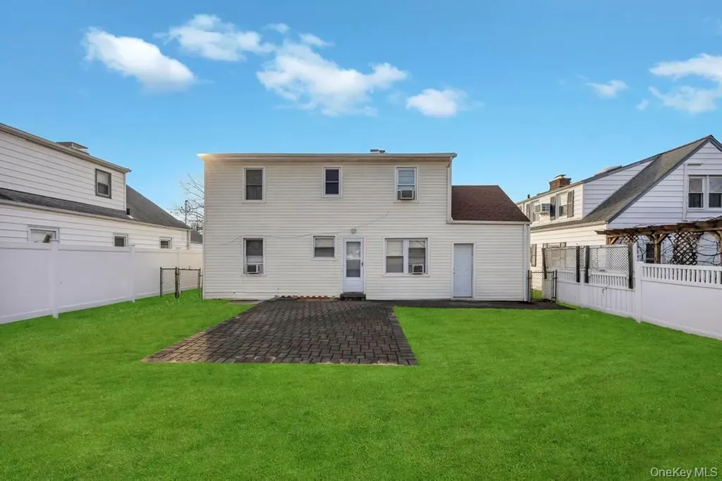 88 Krug Place Mineola NY 11501