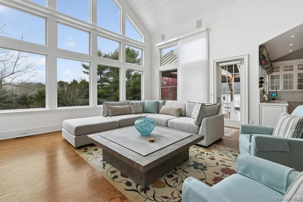 15 Carter Road Hampton Bays NY 11946