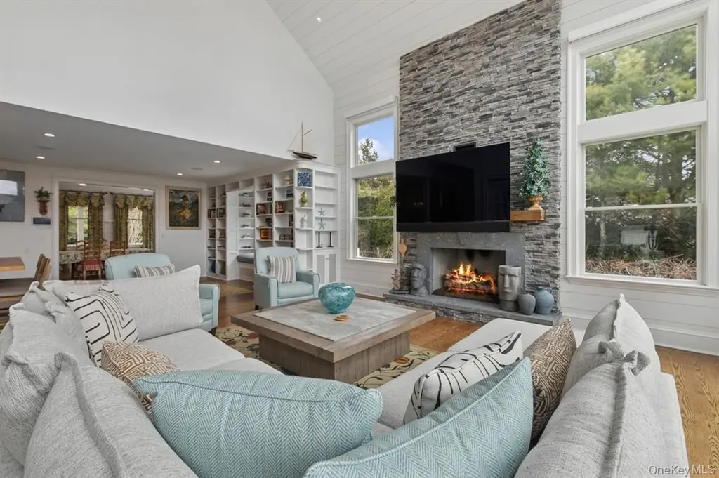 15 Carter Road Hampton Bays NY 11946