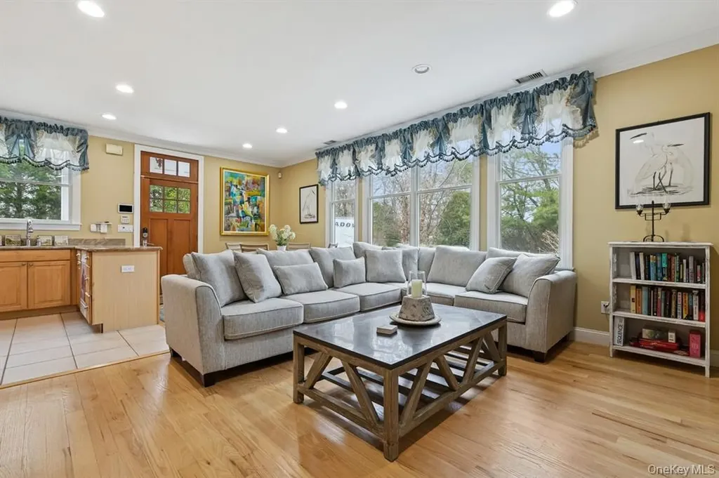 15 Carter Road Hampton Bays NY 11946