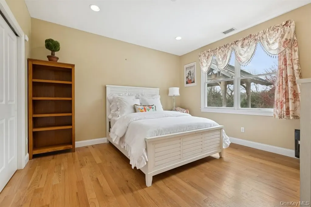 15 Carter Road Hampton Bays NY 11946