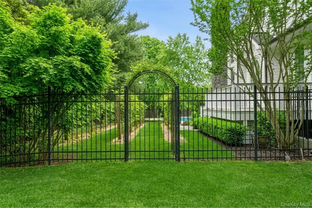 15 Carter Road Hampton Bays NY 11946