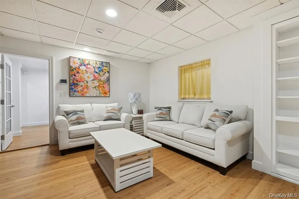 15 Carter Road Hampton Bays NY 11946