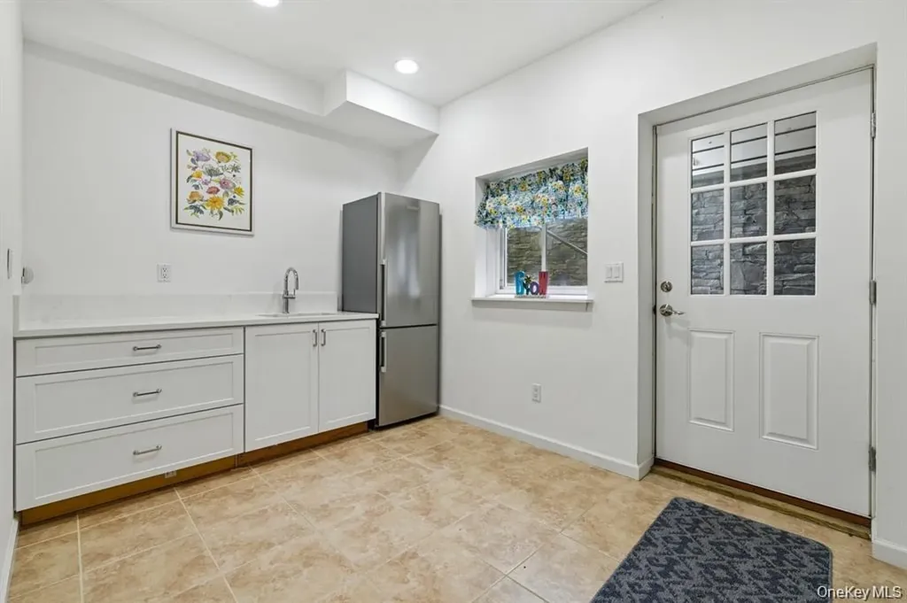 15 Carter Road Hampton Bays NY 11946