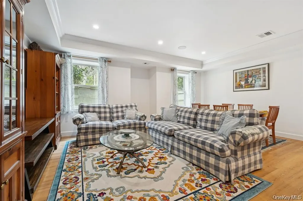 15 Carter Road Hampton Bays NY 11946