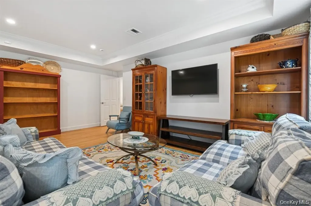 15 Carter Road Hampton Bays NY 11946