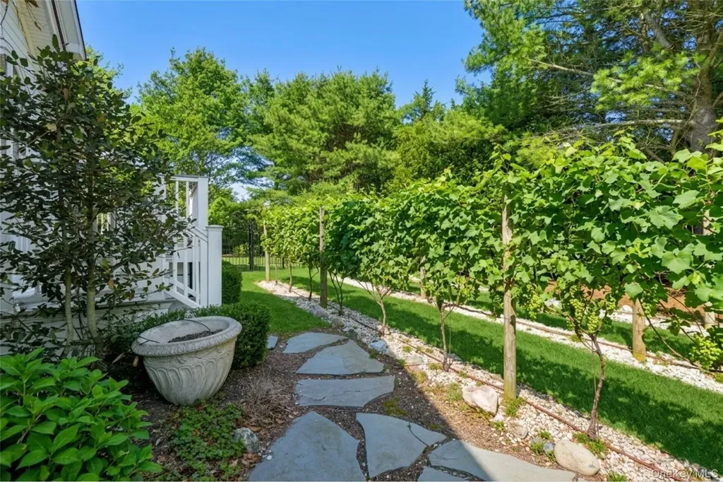 15 Carter Road Hampton Bays NY 11946