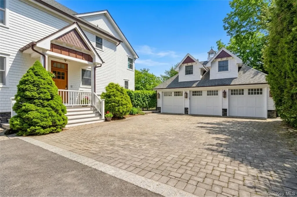 15 Carter Road Hampton Bays NY 11946