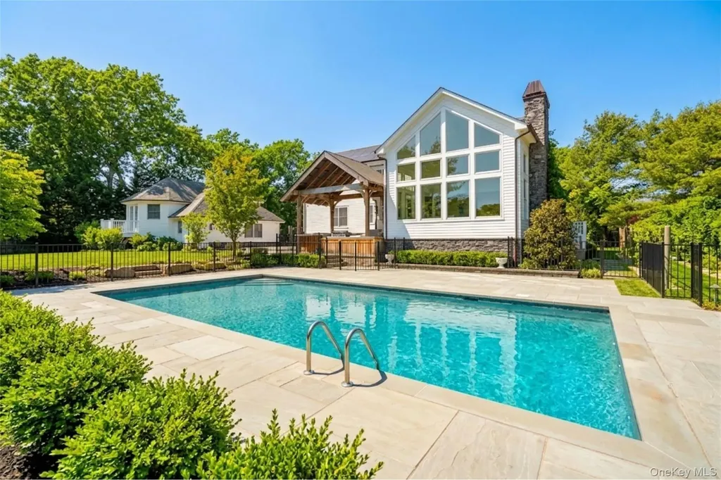 15 Carter Road Hampton Bays NY 11946