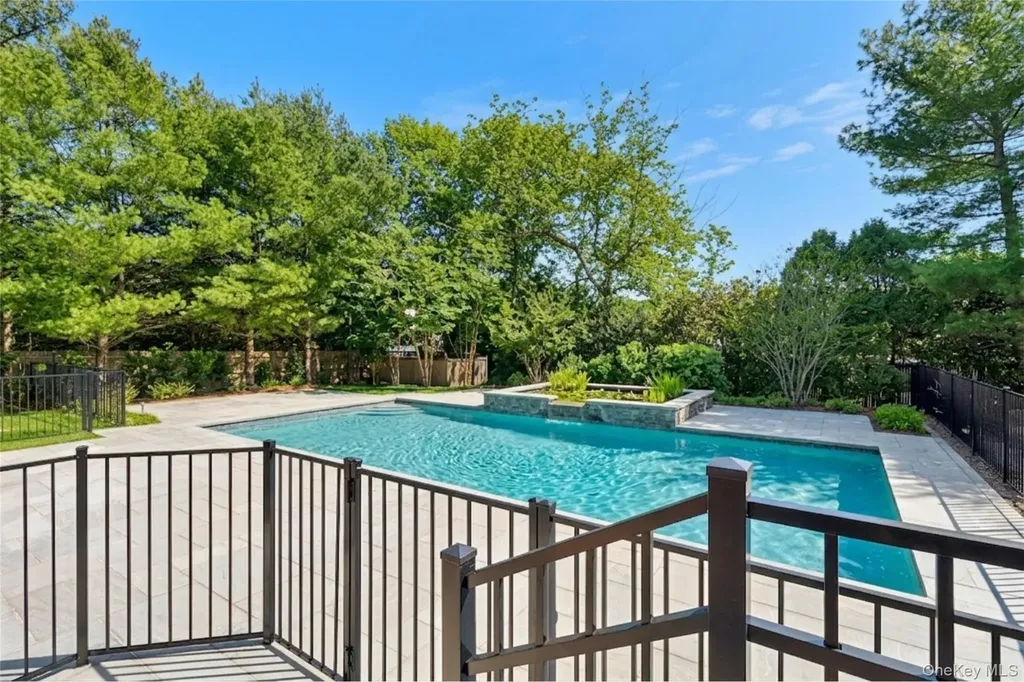15 Carter Road Hampton Bays NY 11946