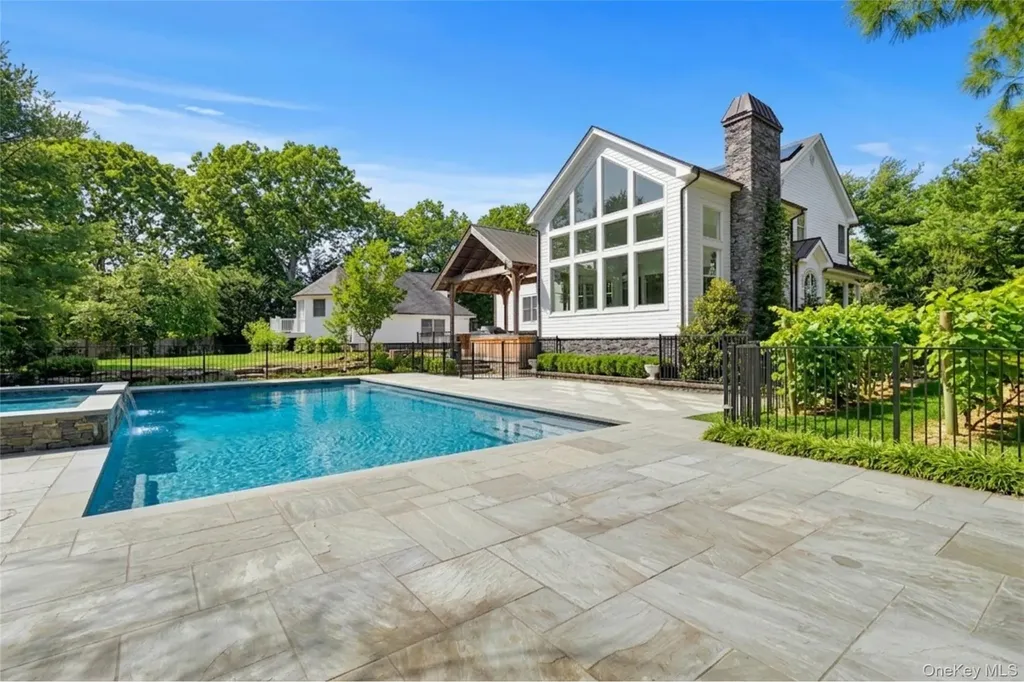 15 Carter Road Hampton Bays NY 11946
