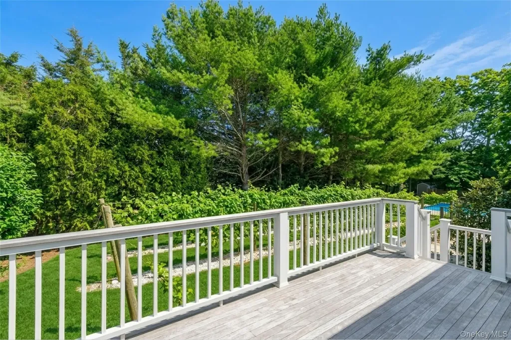 15 Carter Road Hampton Bays NY 11946