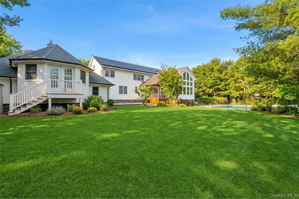 15 Carter Road Hampton Bays NY 11946