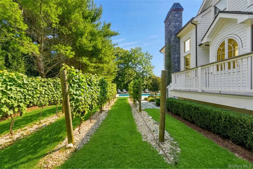 15 Carter Road Hampton Bays NY 11946