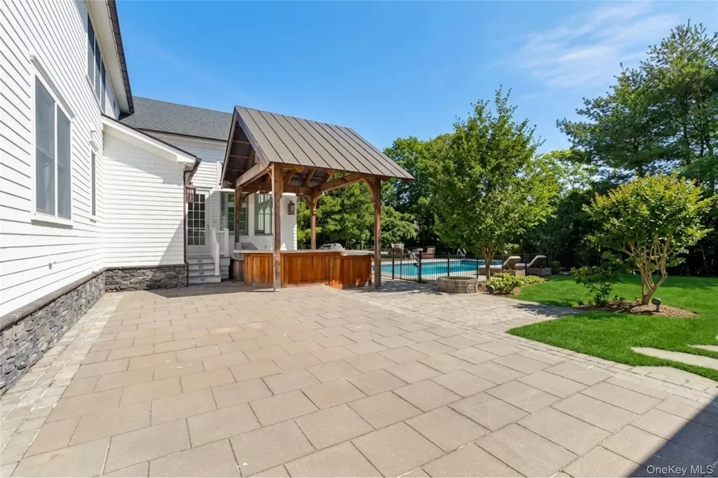 15 Carter Road Hampton Bays NY 11946