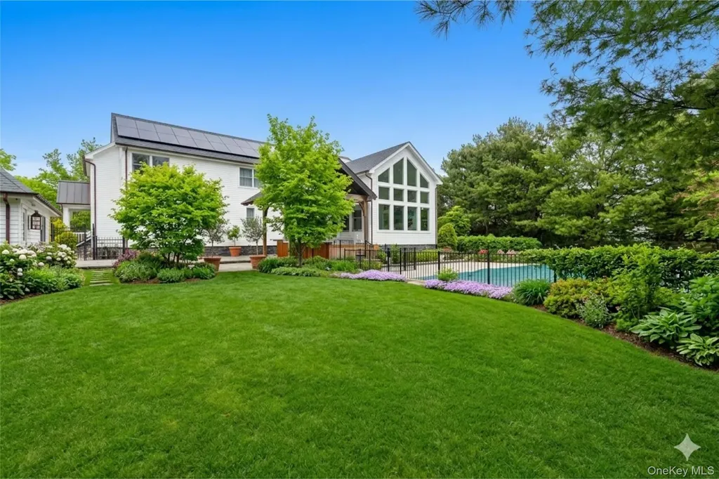 15 Carter Road Hampton Bays NY 11946