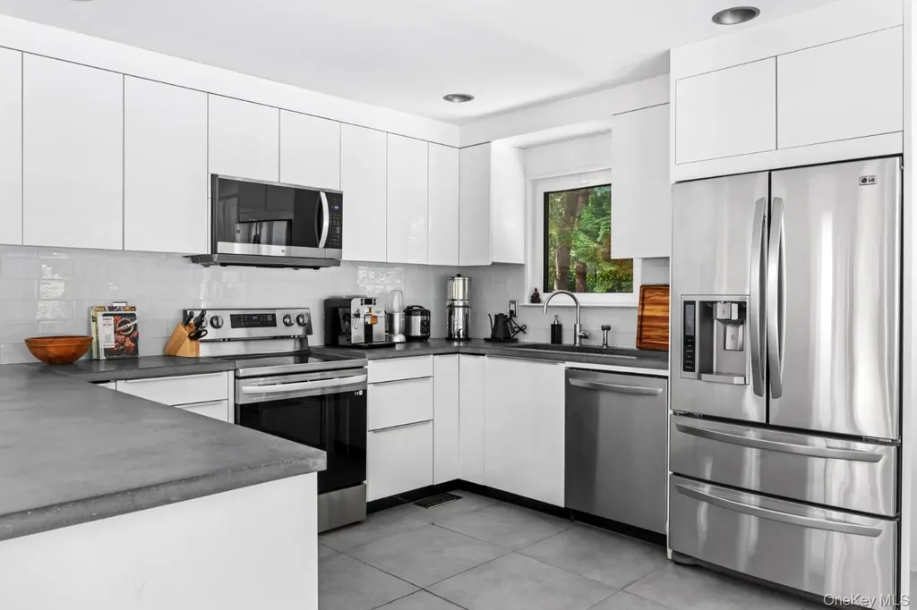 24 Quogue Riverhead Road Quogue NY 11959