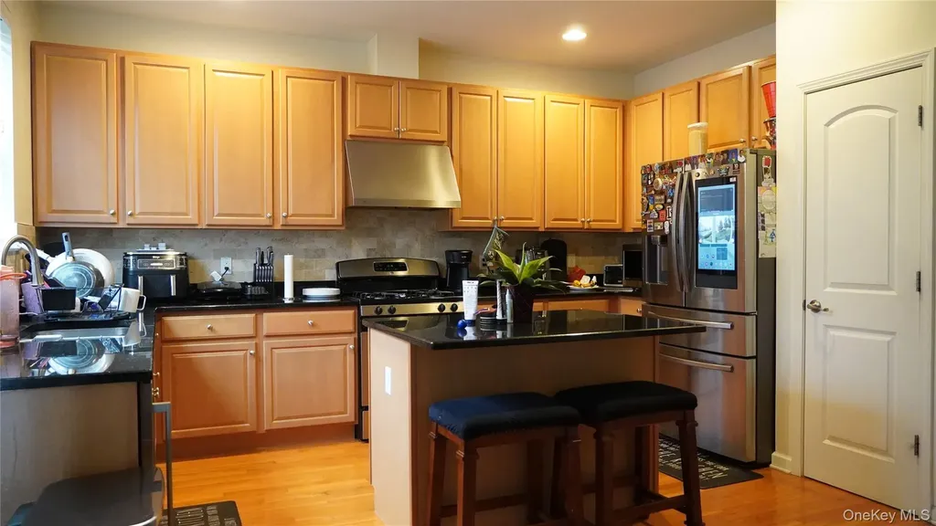 1402 Hawthorn Way New Windsor NY 12553
