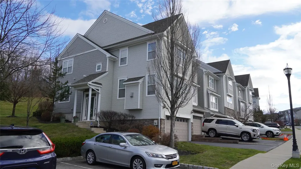 1402 Hawthorn Way New Windsor NY 12553