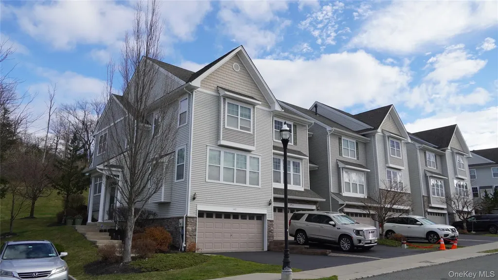 1402 Hawthorn Way New Windsor NY 12553