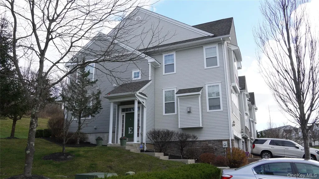 1402 Hawthorn Way New Windsor NY 12553