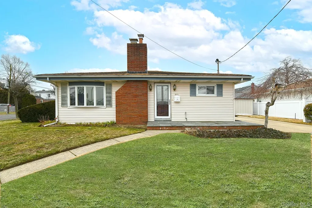 481 Leonard Boulevard New Hyde Park NY 11040