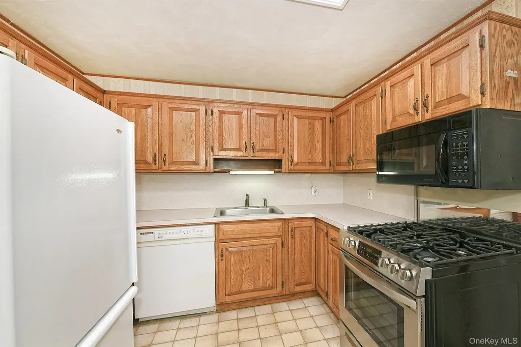 481 Leonard Boulevard New Hyde Park NY 11040