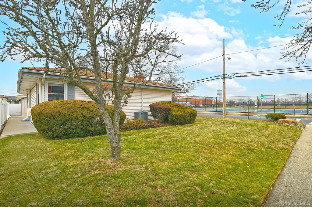 481 Leonard Boulevard New Hyde Park NY 11040
