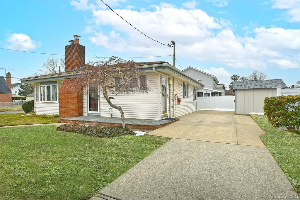 481 Leonard Boulevard New Hyde Park NY 11040