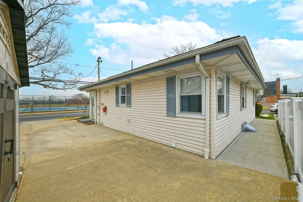 481 Leonard Boulevard New Hyde Park NY 11040