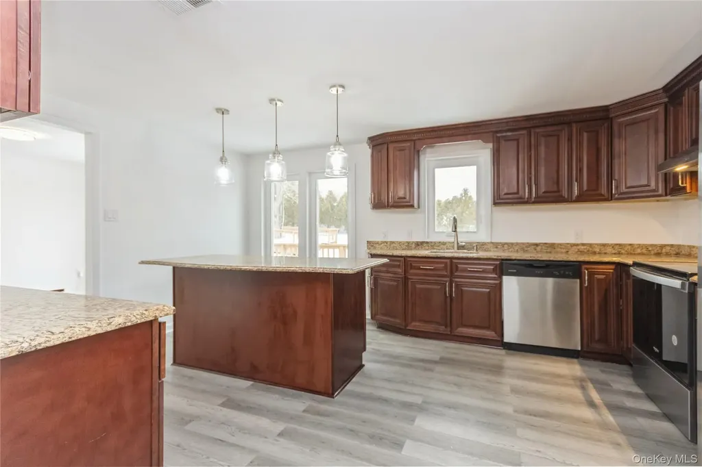 20 Lake Road Mahopac NY 10541