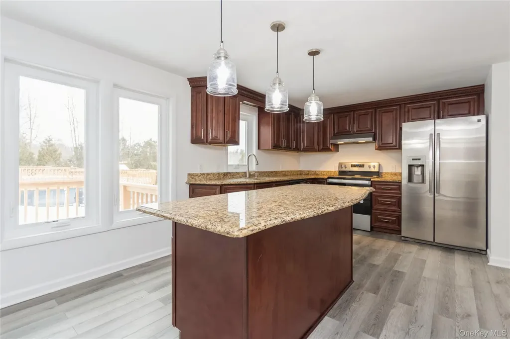 20 Lake Road Mahopac NY 10541