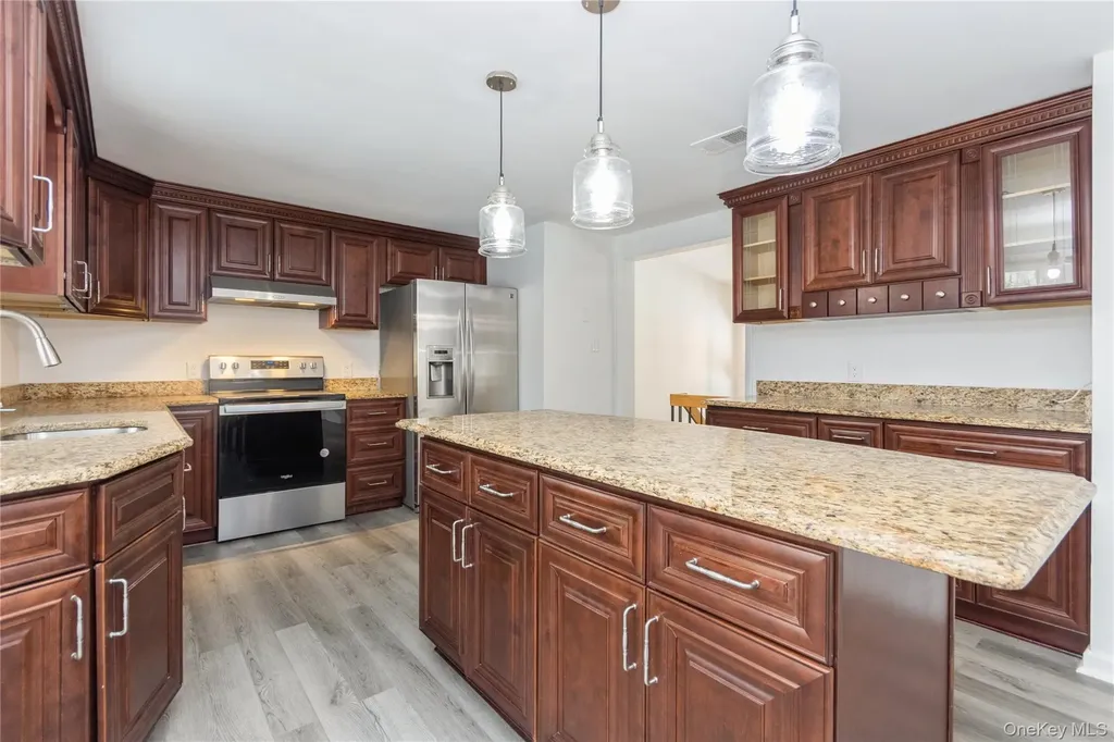 20 Lake Road Mahopac NY 10541