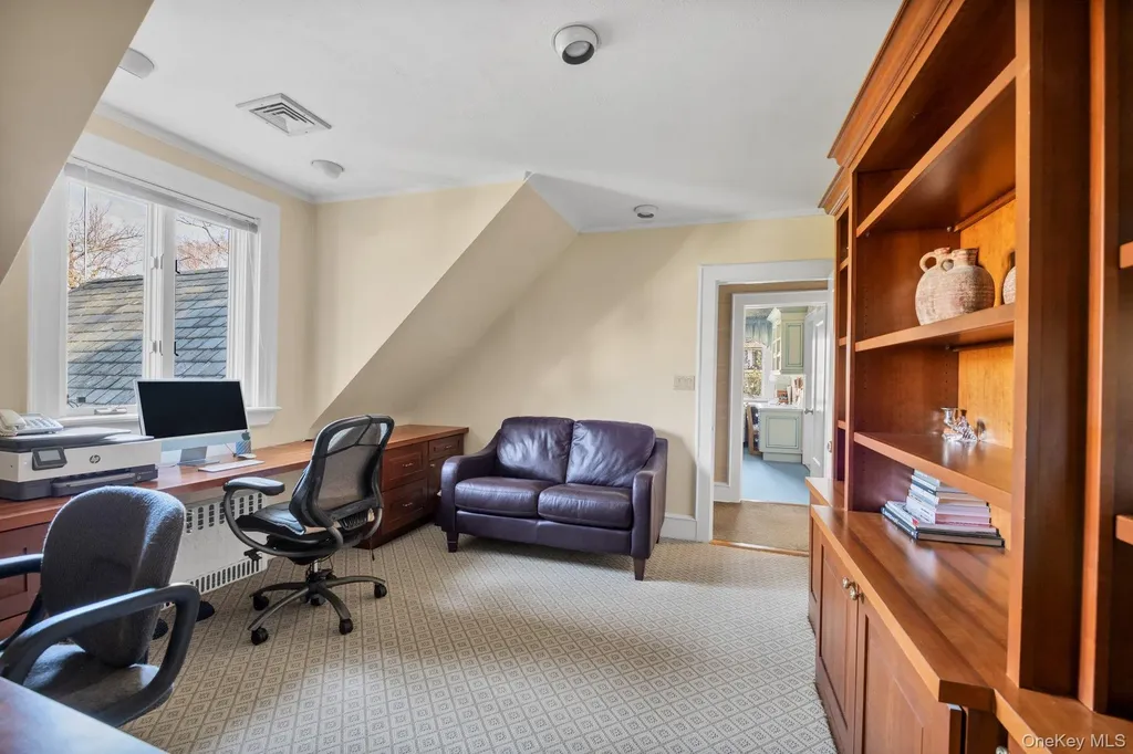 10 Clover Drive Great Neck NY 11021