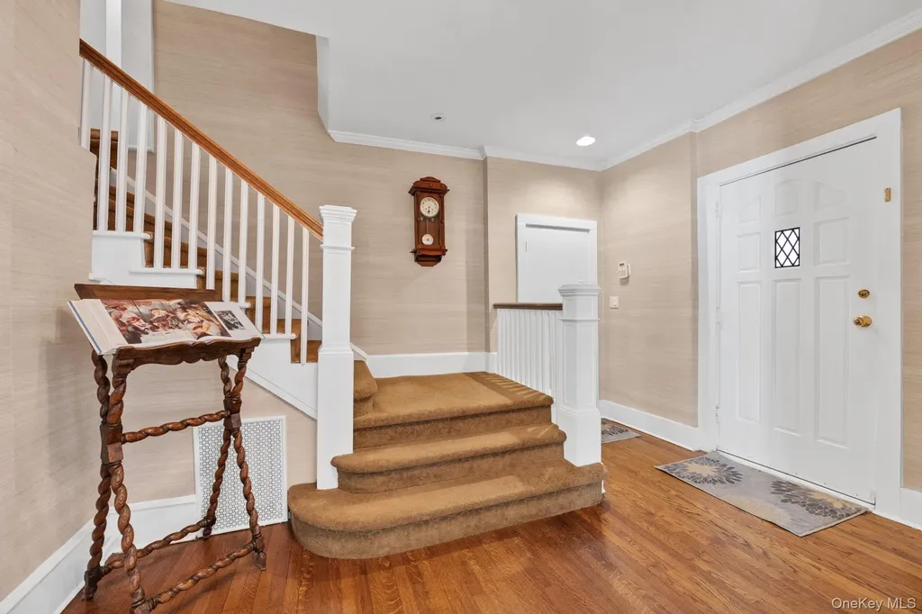 10 Clover Drive Great Neck NY 11021