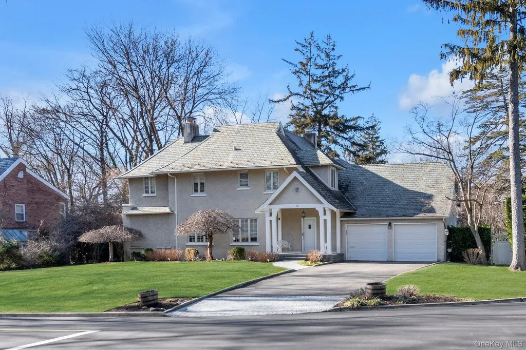 10 Clover Drive Great Neck NY 11021