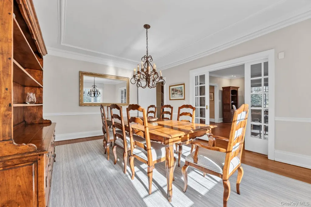 10 Clover Drive Great Neck NY 11021