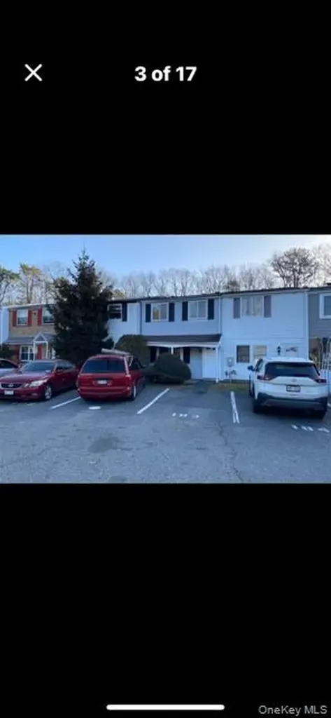 183 Hill Circle Calverton NY 11933