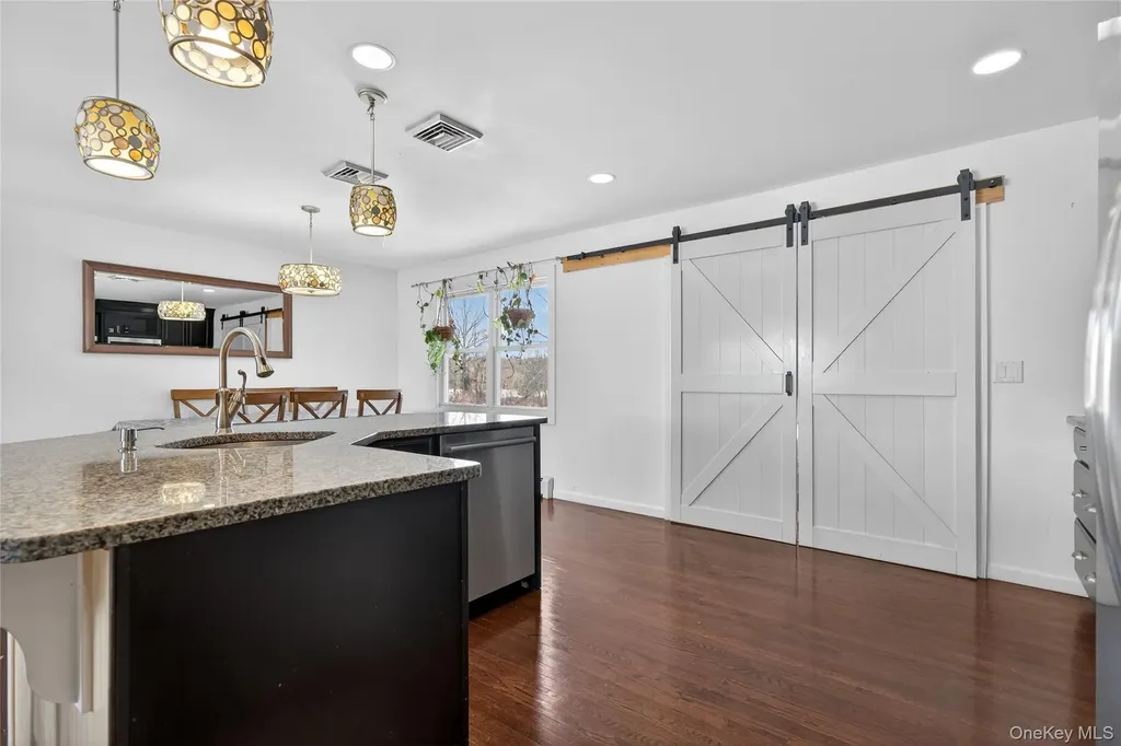 1076 Hoagerburgh Road Wallkill NY 12589