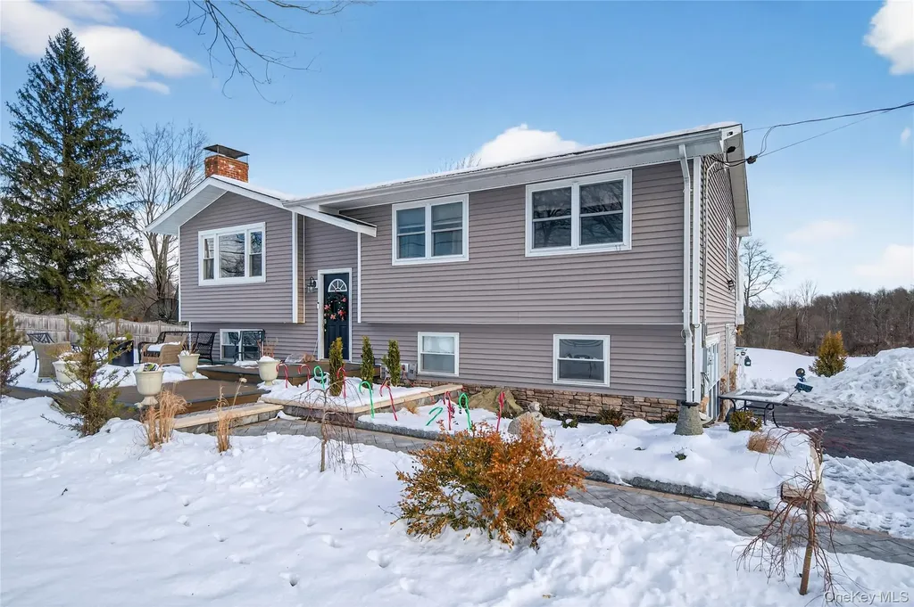 1076 Hoagerburgh Road Wallkill NY 12589