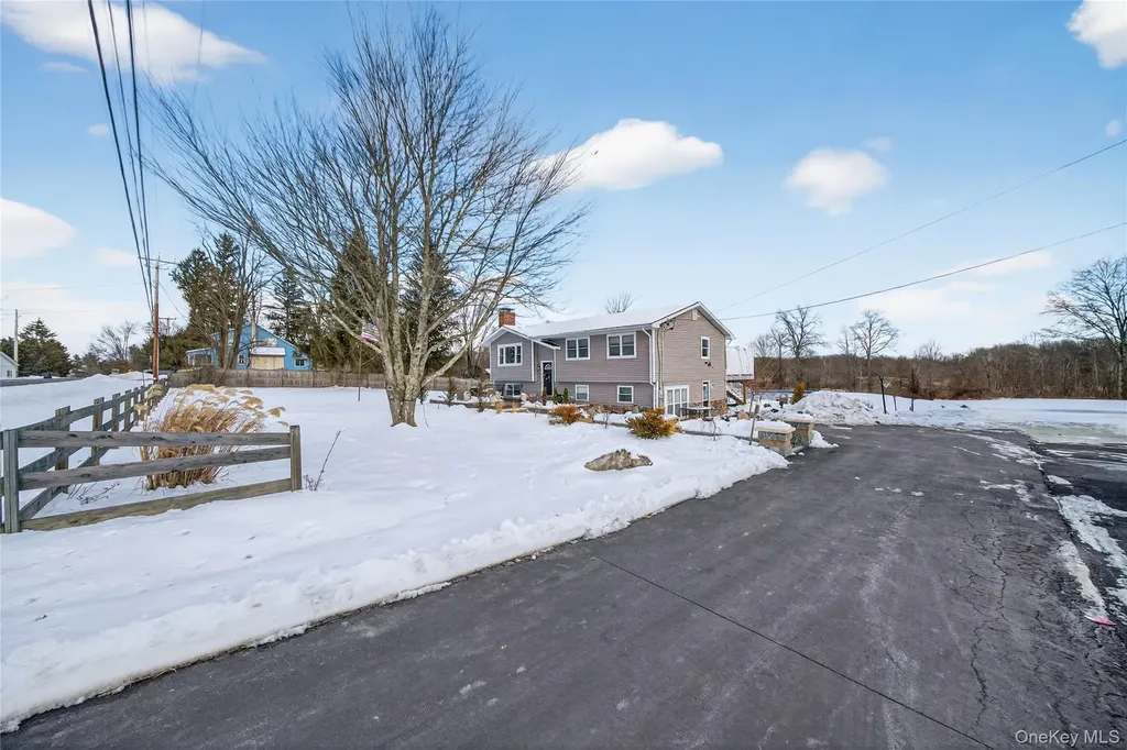 1076 Hoagerburgh Road Wallkill NY 12589