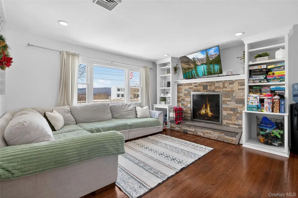 1076 Hoagerburgh Road Wallkill NY 12589