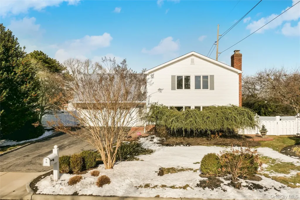 10 Marie Crescent East Patchogue NY 11772
