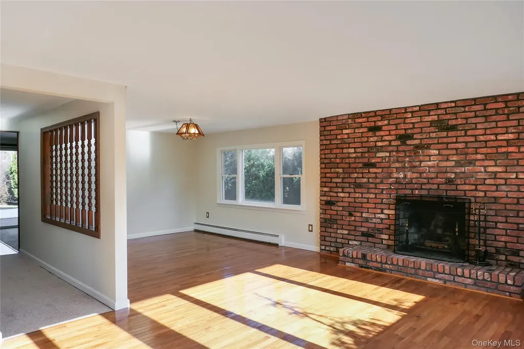 10 Marie Crescent East Patchogue NY 11772