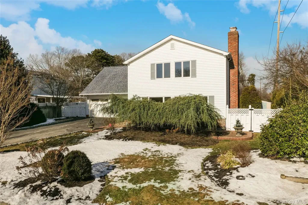 10 Marie Crescent East Patchogue NY 11772